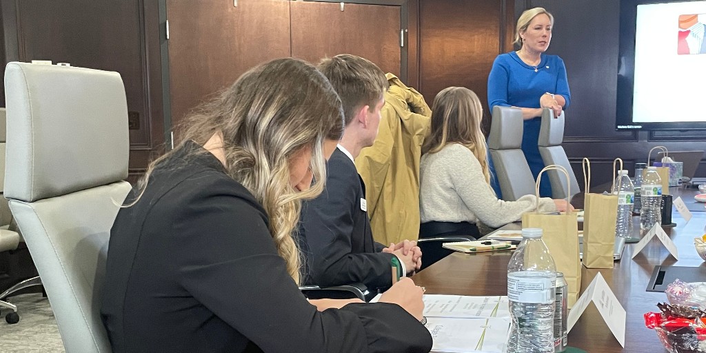 OhioCornWheat's tweet photo. The Collegiate Policy Academy has begun! This group of college students is beginning OCW's program to prepare them to be advocates for Ohio growers in legislative spaces. 🏛 🌽 🌾 #agpolicy #ageducation #agvocate https://t.co/VkKDrjvRA2