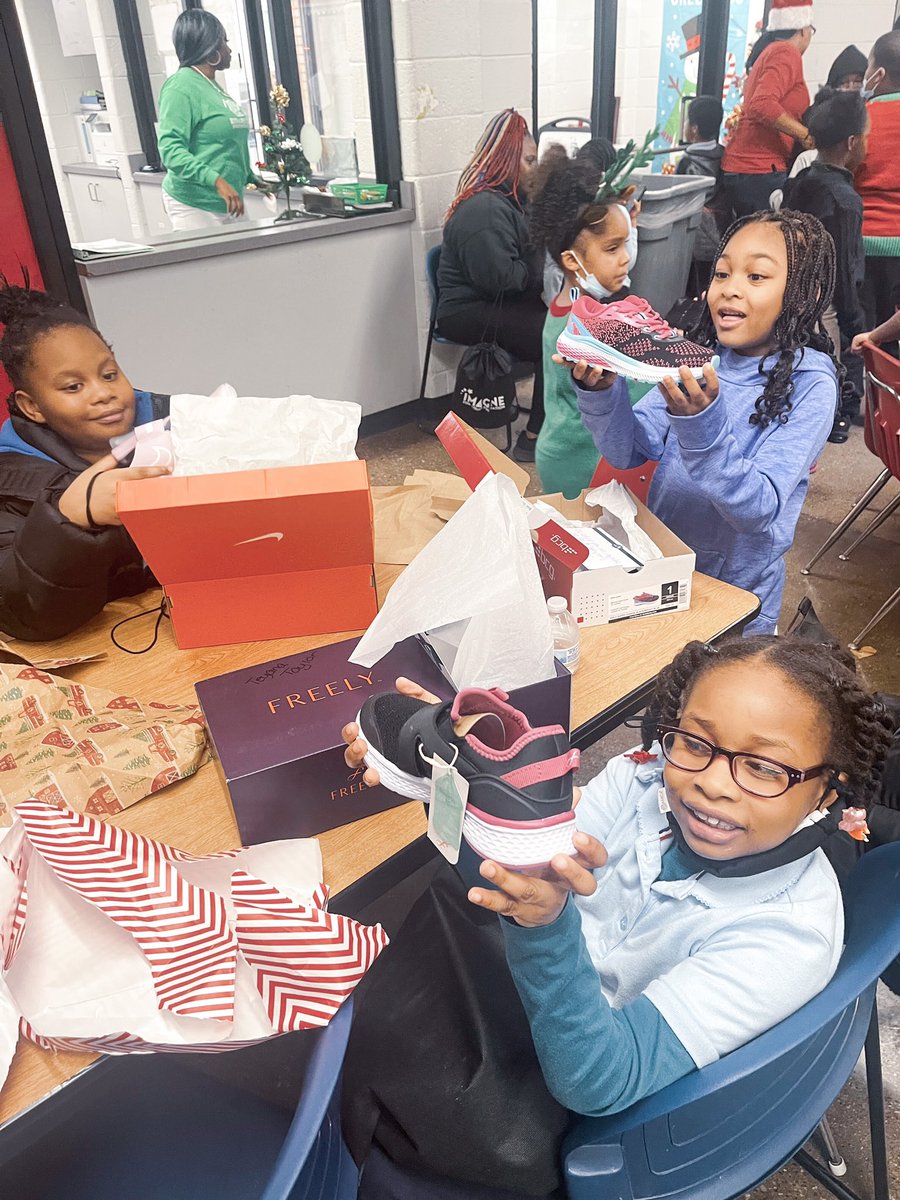 IMagINeForYouth's tweet photo. Last week, Kicks for Kids visited the Boys and Girls Club in Highland Park, Michigan. 👟💙⭐️

150 kids received a new pair of shoes, drawstring bag, shirt, frisbee and ball donated by Blossom Children’s Center, and more.

Thank you to A Champion’s Shoes for helping us this year! https://t.co/xckABLvMzZ