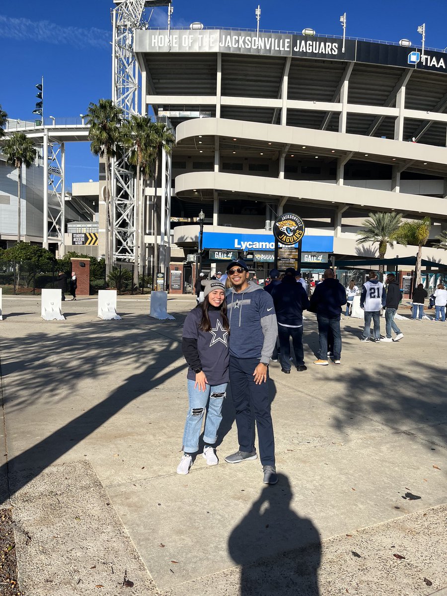 GabbyInJax's tweet photo. So my husband is a lifelong Cowboys fan. For his birthday I got us tickets so he could see them for the first time in 16 years (!!!) obviously it wasn’t the outcome he wanted but it was A PARTY at the bank! I haven’t seen it that crowded before 🤩 https://t.co/pLfF3IGa5a