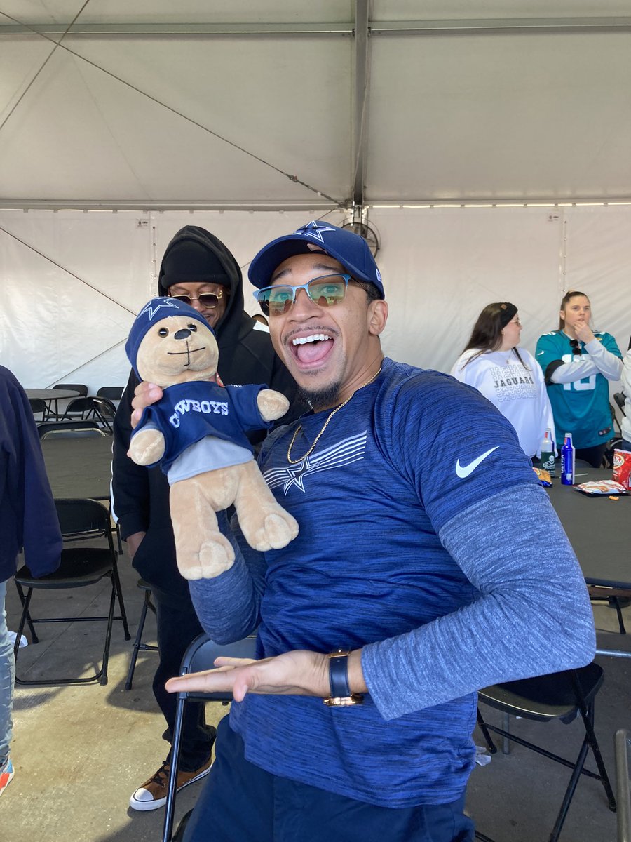 GabbyInJax's tweet photo. So my husband is a lifelong Cowboys fan. For his birthday I got us tickets so he could see them for the first time in 16 years (!!!) obviously it wasn’t the outcome he wanted but it was A PARTY at the bank! I haven’t seen it that crowded before 🤩 https://t.co/pLfF3IGa5a