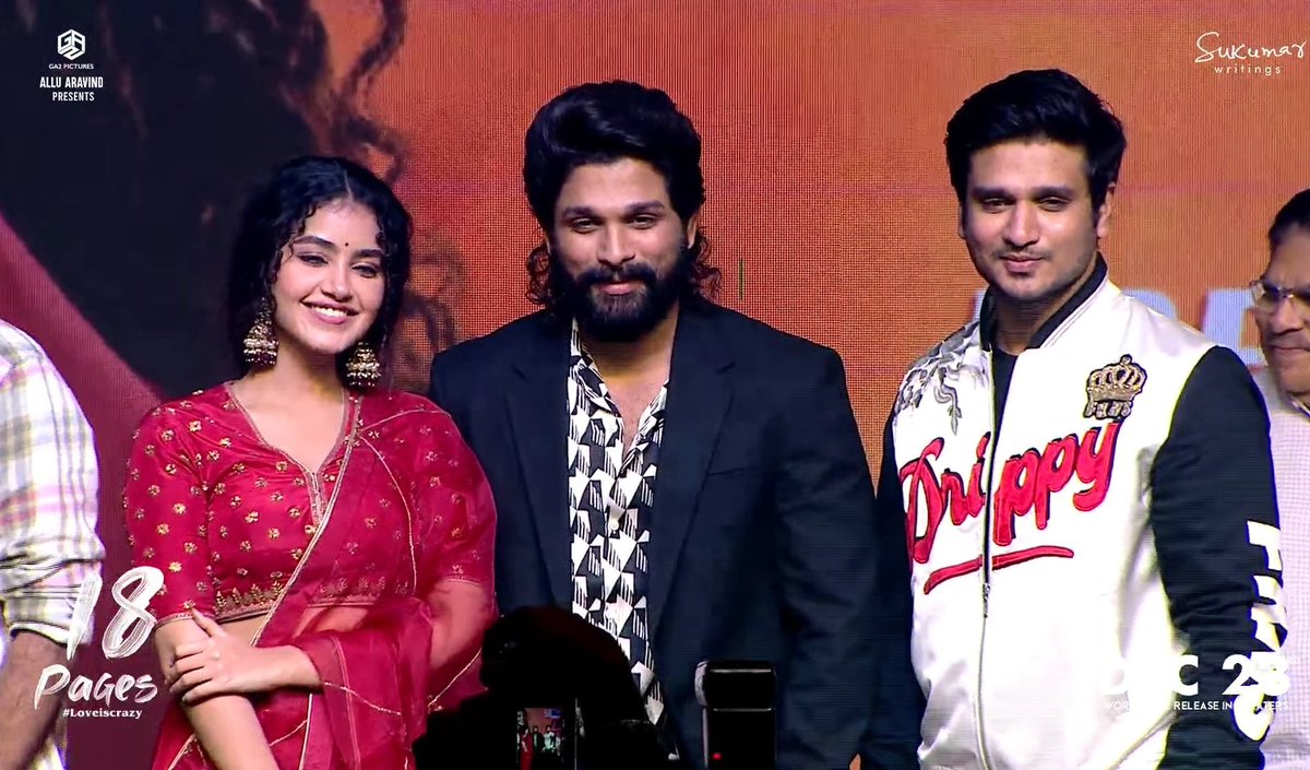 KhadarH50572395's tweet photo. The Icon star @alluarjun is here at the Grand Pre-Release Event of #18Pages 🤩🔥
#AAfor18Pages ❤️
@aryasukku @actor_Nikhil @anupamahere @dirsuryapratap #BunnyVas @idineshtej @GopiSundarOffl @NavinNooli @lightsmith83 @shreyasgroup https://t.co/IqTcWhUFIx