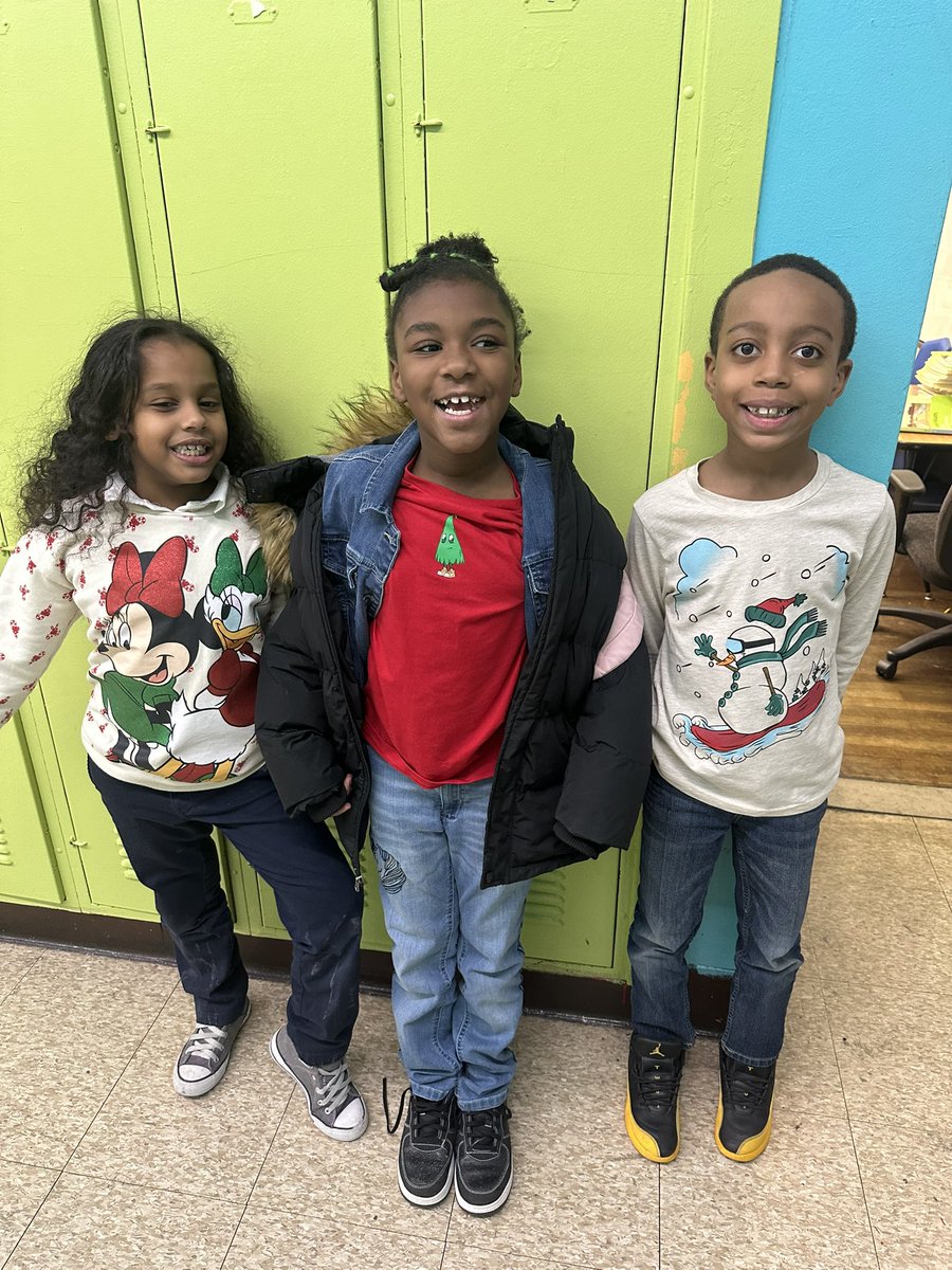 TDpcsd's tweet photo. We started off our Spirit Week well with today being holiday character day 😎😊🎄. Tomorrow’s holiday hat day 🎩🧢 👒 https://t.co/Zd27dTmU9z