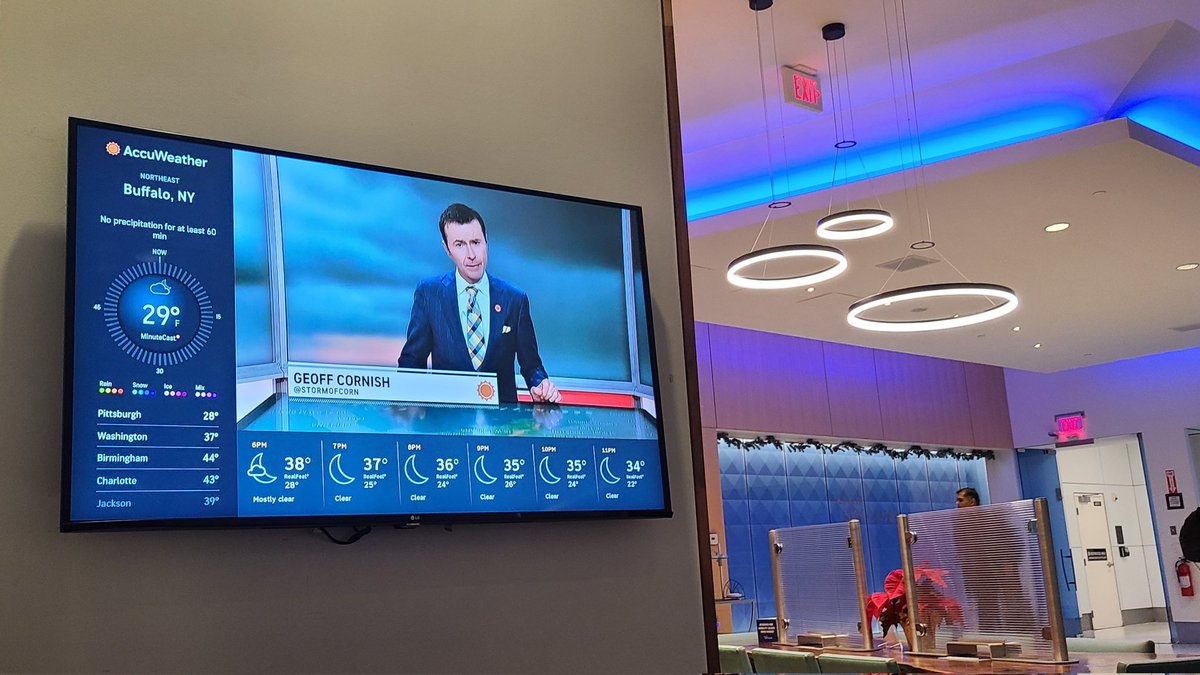 steveslivka's tweet photo. I'm fortunate to see @StormOfCorn for the second time in 2022! ... both times on the same television at BOS.
As a courtesy, I decided against turning the volume up to 11 from zero on the screen. #wx #wxchat https://t.co/AVm7aa2Ktk