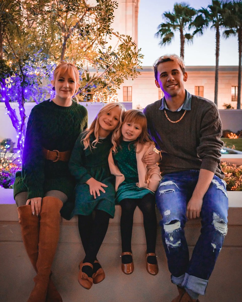 ccscottaz's tweet photo. ❄️ Can you think of a cuter face for the holidays?

Love having the opportunity to shoot this adorable family every year ❤️ https://t.co/VEcBmu3cKc