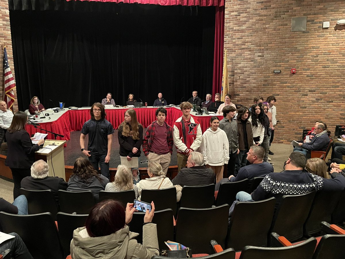 carolwebb212's tweet photo. Celebrating students and staff tonight at Hunterdon Central! @EdwardCBrandt @MsCangie @JeffMooreEdD @DrZurawiecki https://t.co/LnlI7Mcmjs