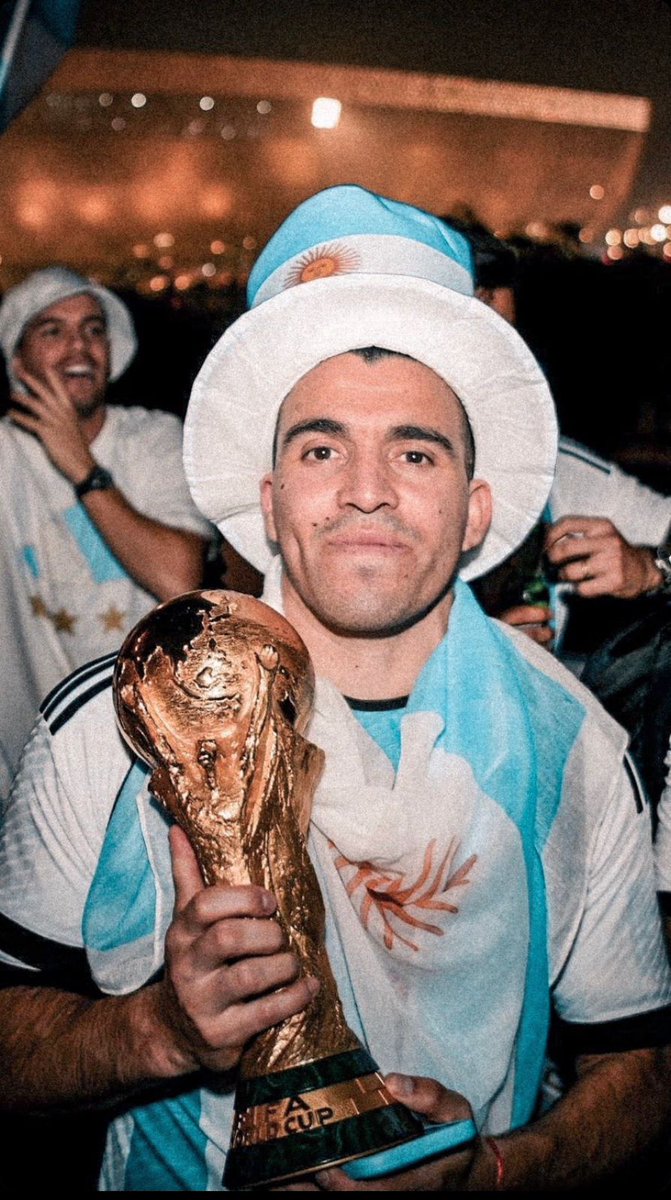 FerroOficial's tweet image. 🇦🇷 Feriado Nacional para recibir a nuestro CAMPEÓN DEL MUNDO ⭐

¡Nos vemos en las calles! 💚