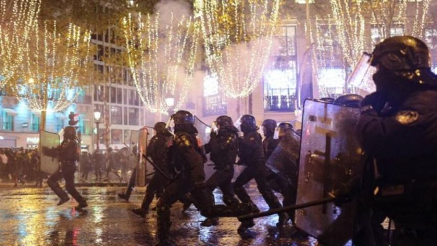 Diario_ElTiempo's tweet photo. #Reyertas Más de 200 detenidos dejan varios incidentes en Francia tras la final del Mundial https://t.co/3SsWpZzxdI https://t.co/F5ps2bROdn