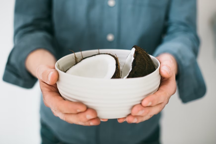 coconut_oils's tweet photo. In this article, we’ll cover the following:

Coconut oil may help alleviate the pain caused by arthritis because
Massage to affected joints after a warm bath or shower
Take it orally
Cotton cloth cushion with coconut oil
Mix it up with camphor and massage
https://t.co/JfyPKQO0GH https://t.co/Zs8LA4NkDX