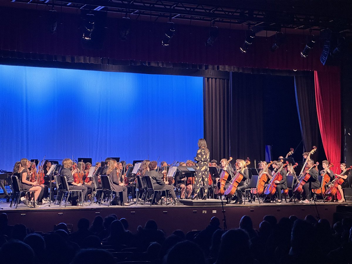 mattgct's tweet photo. The concert at SSHS features our talented musicians! @pat_walshEDU @SSHSOrchestra @RGreenSSHS @PtaSshs #LikeACyclone #GameOnRVC https://t.co/HHhRS2wTbf