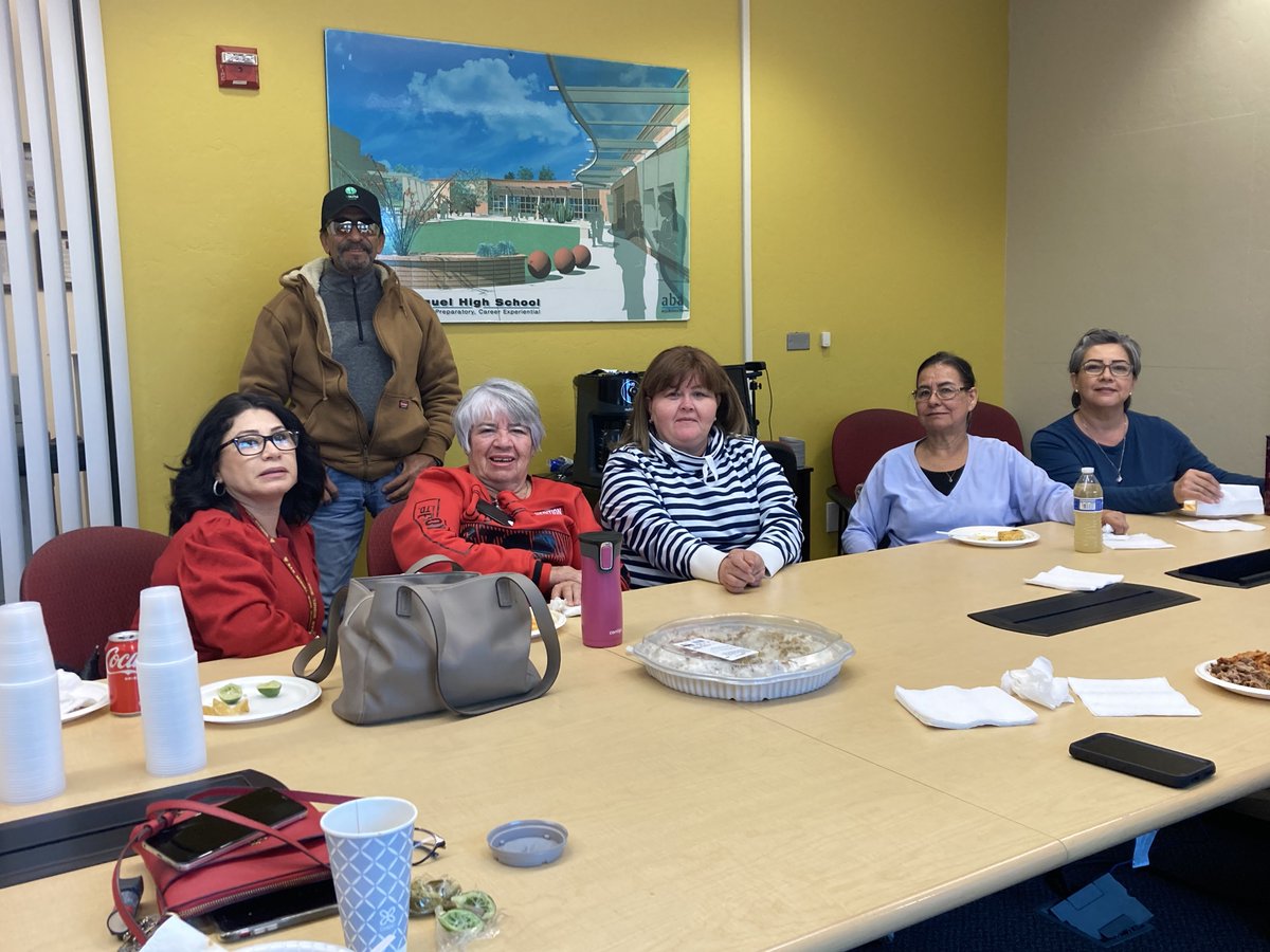 SanMiguelHS's tweet photo. For our final #WorkStudyWednesday of the year we want to give a shout-out to our @cristoreynetwork Corporate Work Study drivers! Our drivers play an essential role in getting our students to their jobs, and educate by modeling #Lasallian core principals in their professionalism. https://t.co/gfcTb77ulx