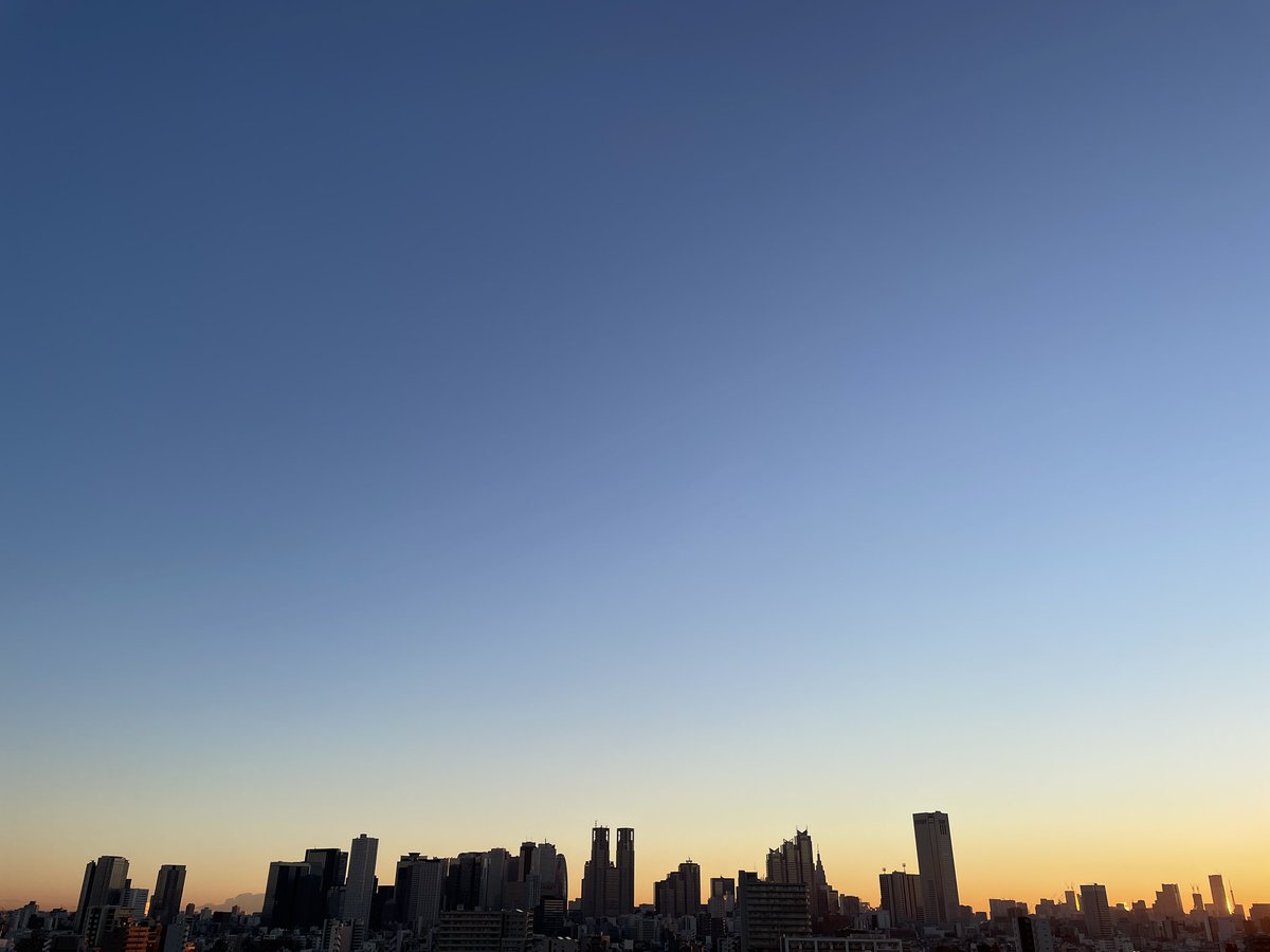 IDEA_COSME's tweet photo. おはようございます😊
12月20日火曜日。東京の天気は晴れ☀️

12月に入り、お外ごはんが多くなってきました！こんなに予定が入るのは何年ぶりだろう☺️🍻毎日が楽しいです🎶

健康診断は年明けて身体を整えてからにしよう🫢

#企業公式が毎朝地元の天気を言い合う
#PROSPOTでニキビを撲滅
#空 #東京 https://t.co/SM3ma7C9Lx