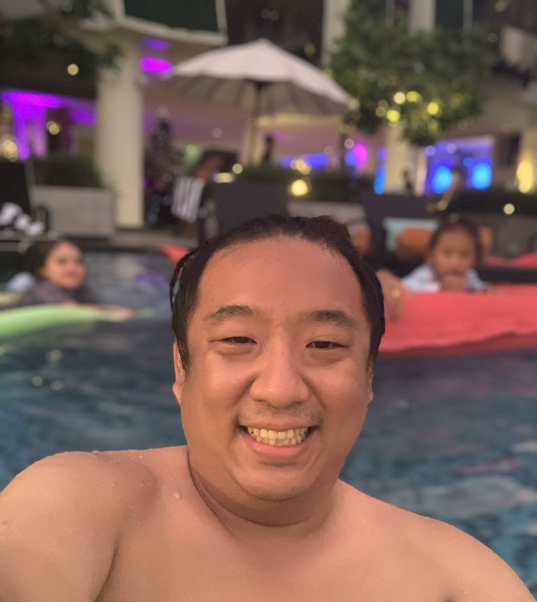 PRHacks's tweet image. Foot massage on the beach in #bali &amp;amp; swimming in the hotel