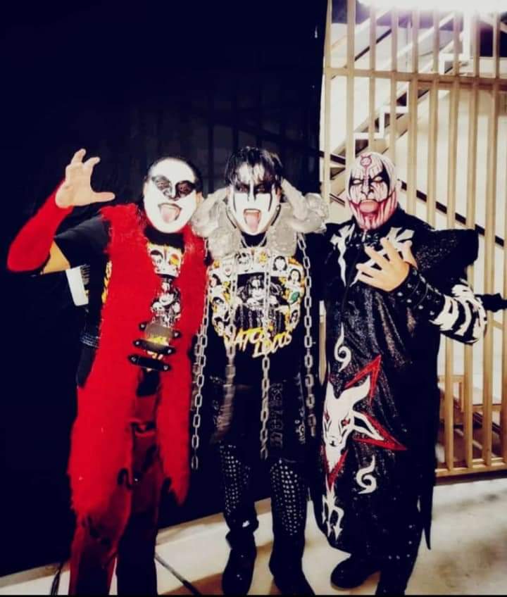 LaTijeraLucha's tweet photo. Después de una larga espera, #LosVatosLocos regresan a una función con colaboración de #AAA en el #DomoMadero, donde se llevan la victoria sobre la #MafiaTampiqueña.
Gran trabajo de #Ngyma, #Espiritu y el #HijoDelPicudo para dejar en la lona a #Disturbio, #Mafioso y #Gallo... https://t.co/zLA3frvsMB