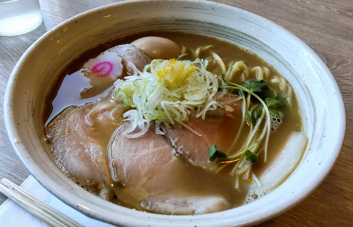 11jun11jun11's tweet photo. 奈良の「BIBIRI」。今日はふんぱつして、特選醤油ラーメン。煮卵も味が染みててGOOD。ご馳走様でした。
#奈良市 #ラーメン #BIBIRI https://t.co/IgXxHxccSm