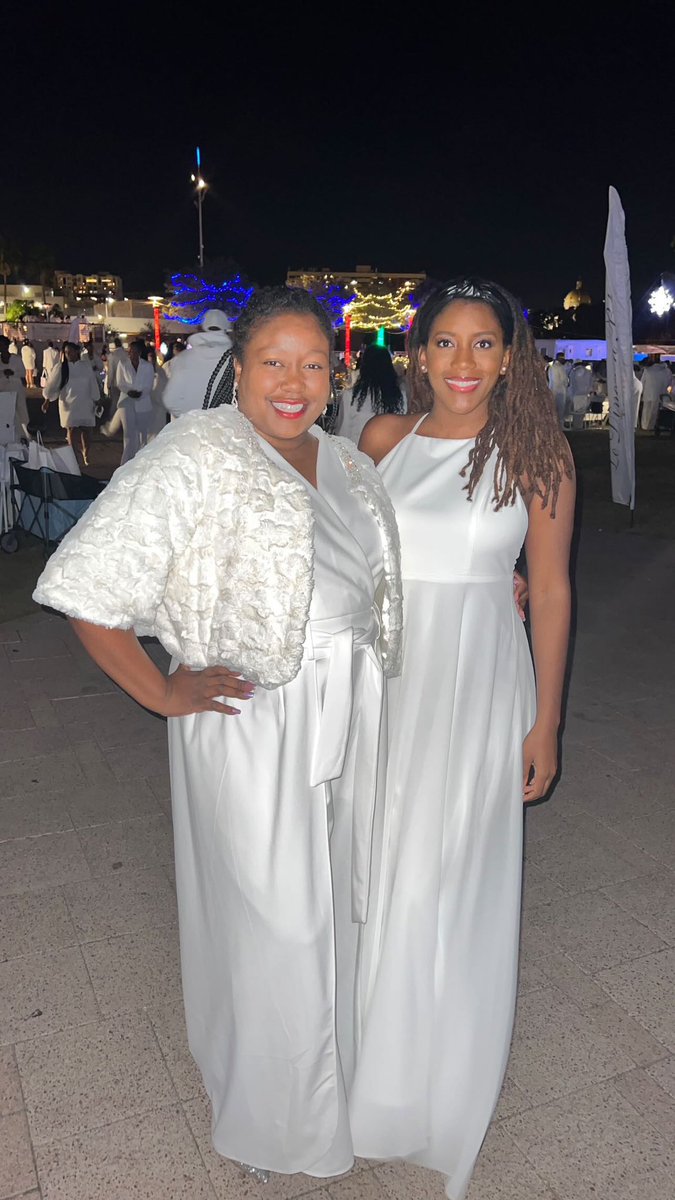 funfoodiemama's tweet photo. @DinerEnBlancINT #TampaBay #DEBTampaBay2022 https://t.co/fMYdjkCtrO