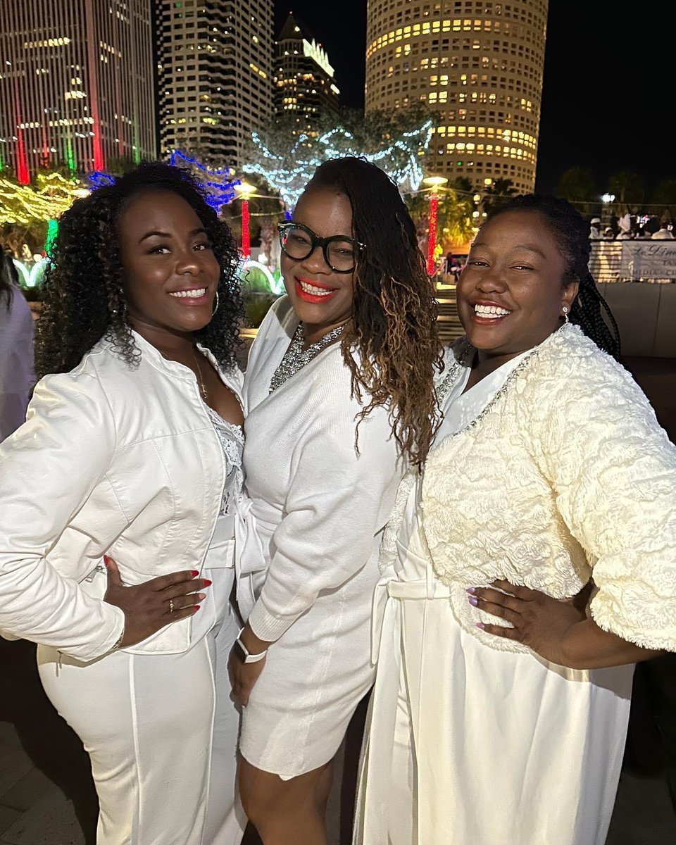funfoodiemama's tweet photo. @DinerEnBlancINT #TampaBay #DEBTampaBay2022 https://t.co/fMYdjkCtrO