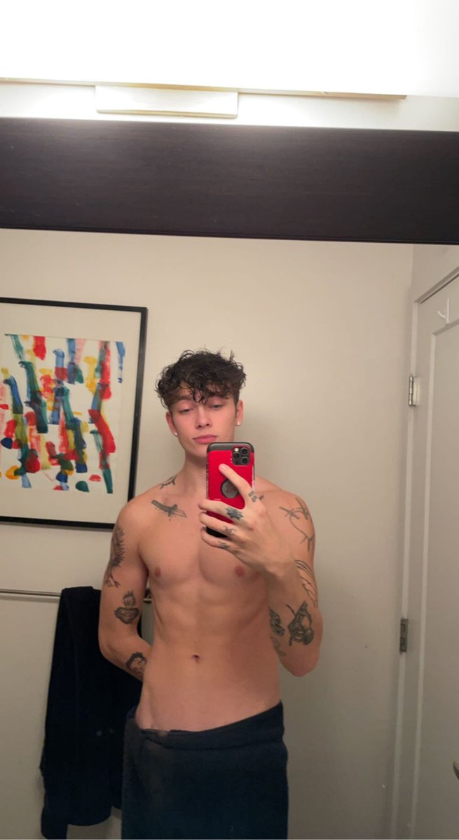 Luca Schaefer-Charlton on Twitter: "Here’s ur daily shower pic 💦"