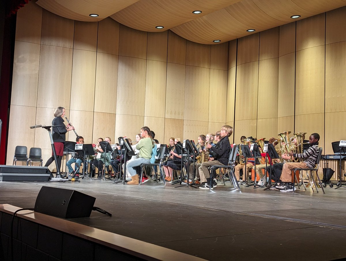 EPEaglesFH's tweet photo. Forest Hills 5th Grade Band sounds great! https://t.co/1WveYKsmmf