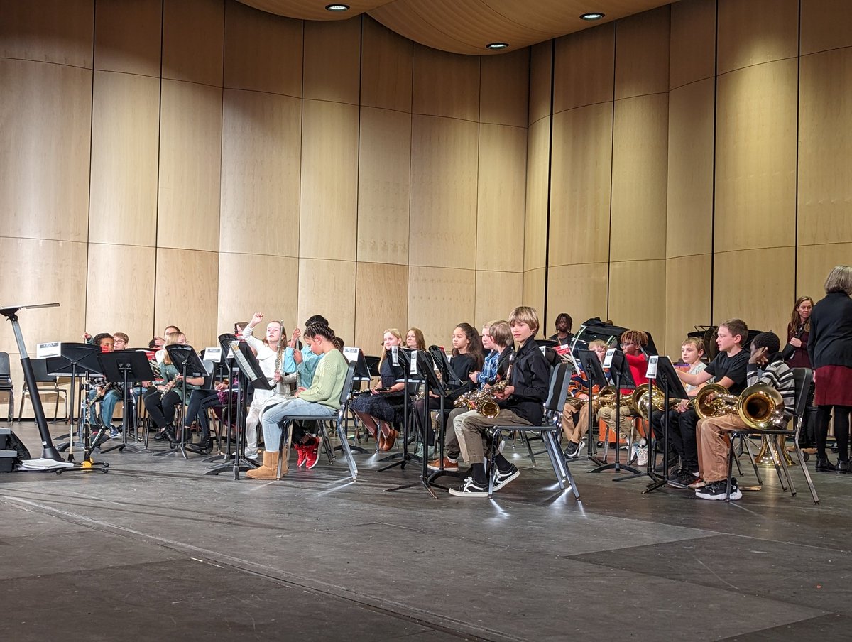 EPEaglesFH's tweet photo. Forest Hills 5th Grade Band sounds great! https://t.co/1WveYKsmmf
