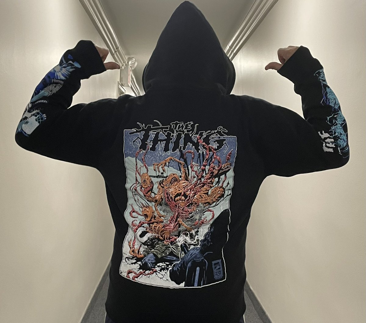 DrZaiusGoD's tweet photo. Thanks to #creeporama for my new favorite sweatshirt. Itβs warm and fucking awesome! #TheThing @creep_o_rama #horrorshirts #horrorgear #HorrorCommunity #outpost31 https://t.co/4YxMr03ZR4