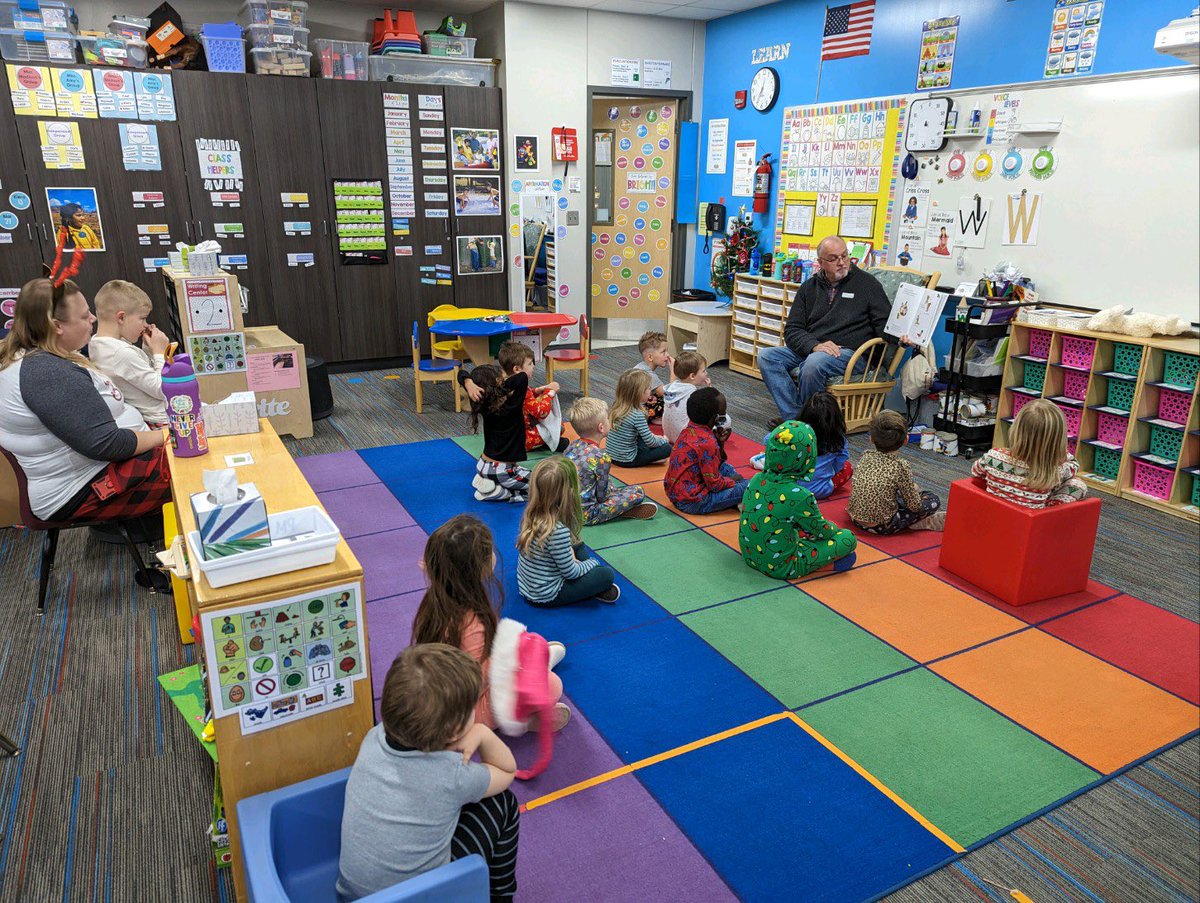 MJCrumb's tweet photo. I got to spend time in my daughter @MadisonElise_13 afternoon preschool class at Heritage Elementary School @DCGDistrict where I read to her students. Last week I visited her morning class. Had fun seeing her in action again and meeting more of her kids. #prouddad https://t.co/6tb8Fl5poG