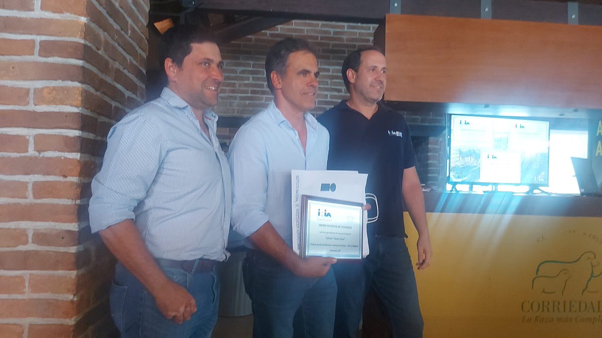 Entrega de premios INIA por la 1era. Prueba de Eficiencia de conversión y Emisiones de metano, que se llevó a cabo en <a href="/INIA_UY/">INIA URUGUAY</a> “La Magnolia” con carneros <a href="/corriedaleuy/">Corriedale Uruguay</a>. 

Trabajando para el corriedale del futuro 🐑
<a href="/MAmbienteuy/">Ministerio de Ambiente</a> <a href="/SmarterprojectE/">Smarterproject.eu</a>
#emisiones #metano #eficiencia