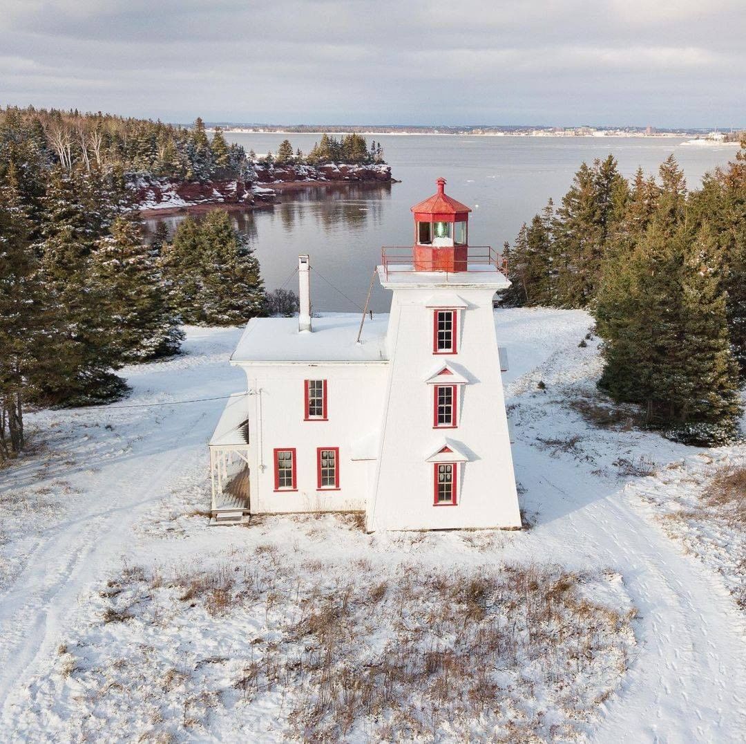 WelcomePEI's tweet photo. We can't get over how good PEI looks with a fresh coat of snow ❄️ 😍 

📍 Blockhouse Point
📸 IG | theredheadroamer https://t.co/vW4imi1A4y
