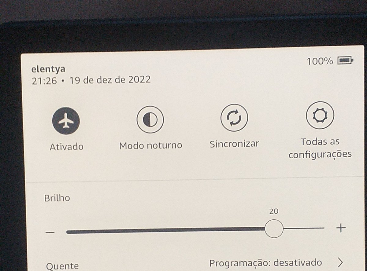 louiselendo's tweet photo. qual nome do kindle de vcs? o meu é elentya porque eu sou fissurada nesse nome e no significado dele🥰 https://t.co/zq34NQICeM