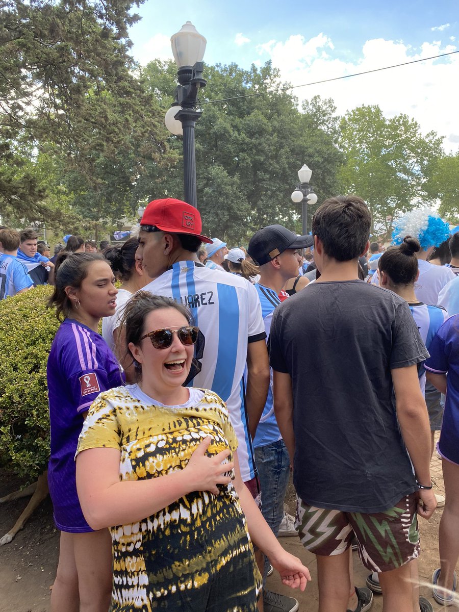 La grandota y su vestido 🫶🏻🇦🇷 ❤️