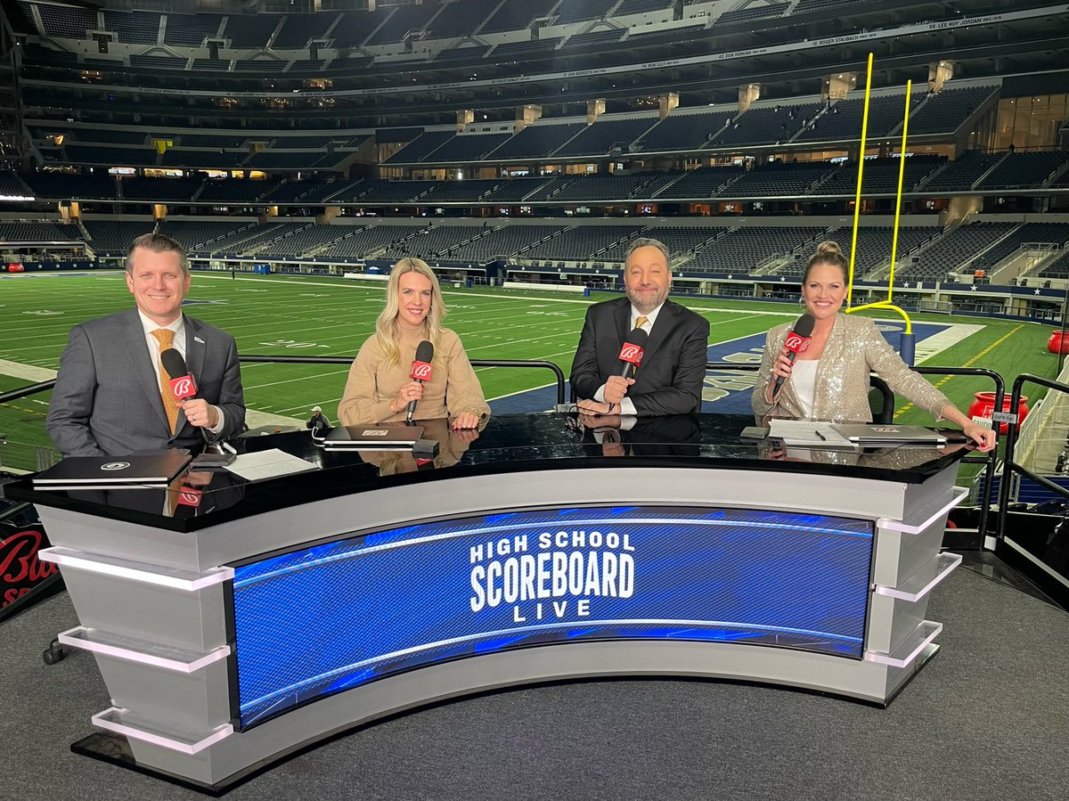 ImErinHartigan's tweet photo. You know you’ve worked with peeps long enough when … you coordinate without coordinating. What a blast I had w this crew all week + celebrating @ashley_pickle12’s #HSSL debut to cap 🏆🤟🏼 Congrats to all 24 we had privilege of watching on biggest stage. No one does it like Texas. https://t.co/DeS19mOUyZ