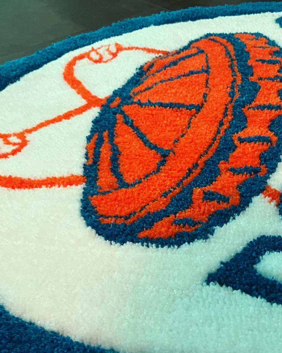 Also got this Astros Rug going on sale for $200, hit me up if interested in picking it up! It’s 3 ft x 3 ft and can do shipping!