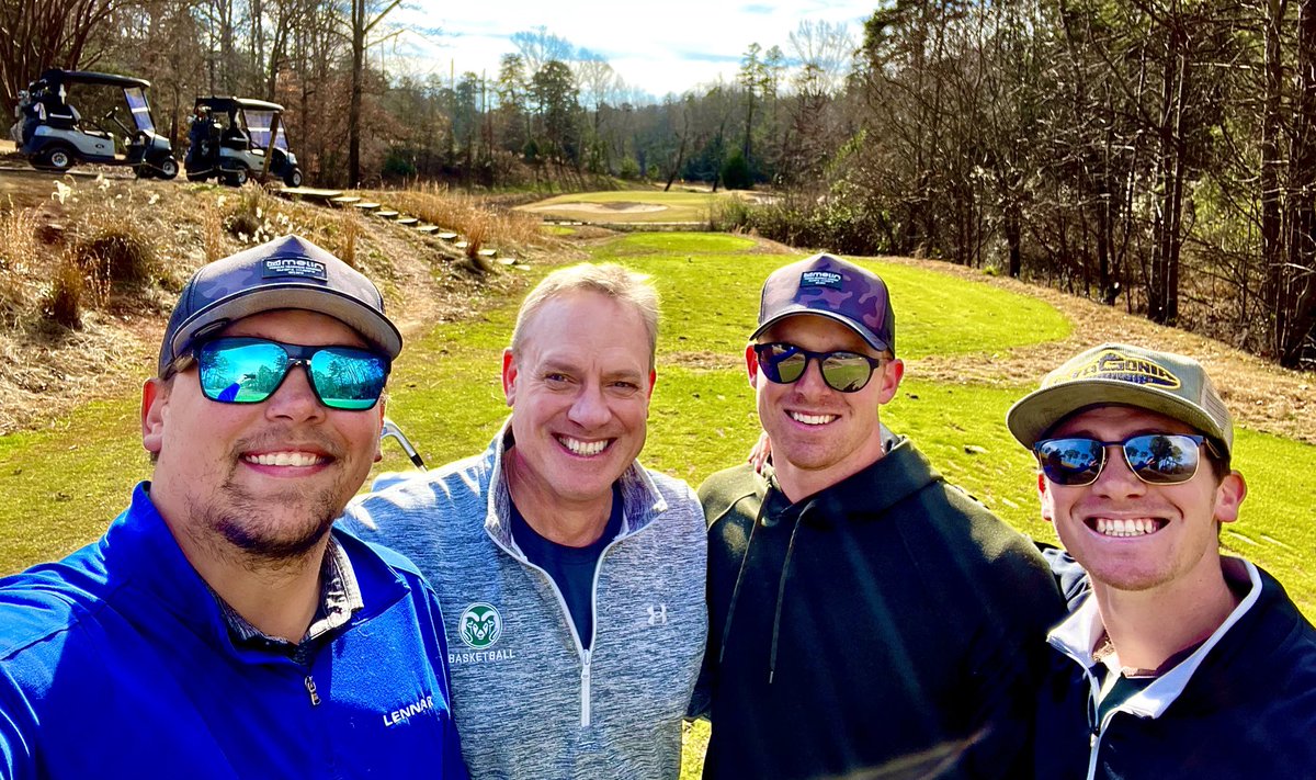 CoachRodOlson's tweet photo. Christmas week golf, our family tradition now! #LoveSC #NotBelowZero https://t.co/X06Mf22HrL
