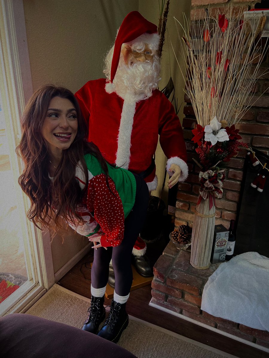 dylandru_'s tweet photo. Santa said i was naughty but he knows I’m nice 🫢🎄 https://t.co/EDs0wx2T9f