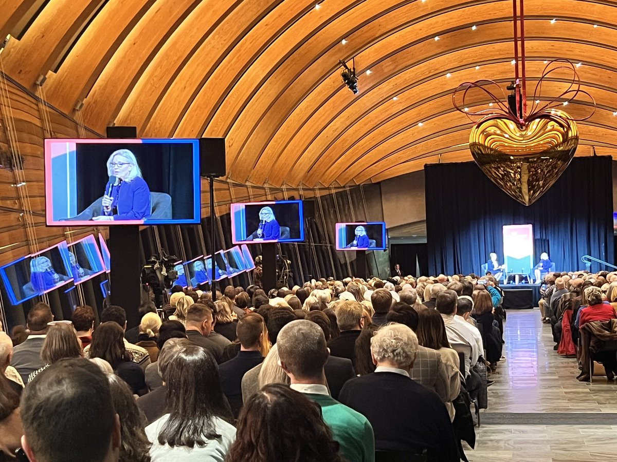 tebohorn's tweet photo. We are so young as a nation but are the world’s oldest democracy. That’s important to remember… but America gives me hope - @RepLizCheney @Liz_Cheney @crystalbridges #WeThePeople https://t.co/LfkgX7JkQe