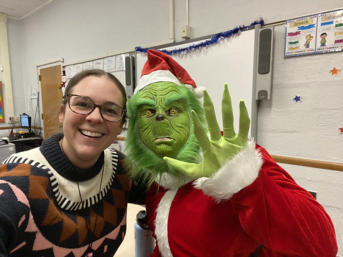 MrsAndersonBG's tweet photo. Team 209 had so much fun relaxing and watching The Grinch with their Kindergarten Buddies 💚 We even caught the Grinch exploring Bowling Green! 👀
@BGreenSchool @emeadowschools https://t.co/NFmvphKltd