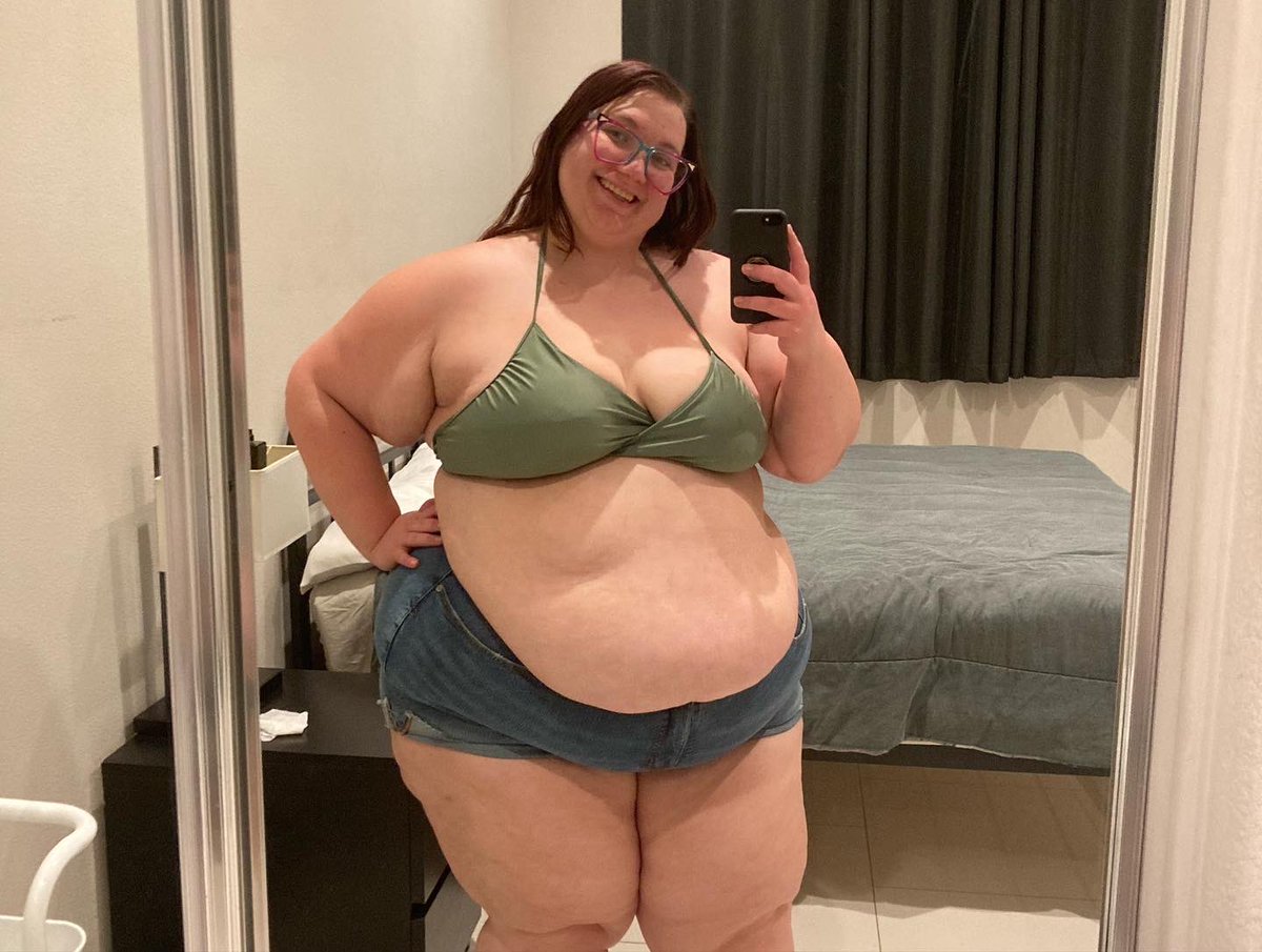 kaylapeach90's tweet photo. All about that fat positivity 📸 https://t.co/vANdPKC7Xr
