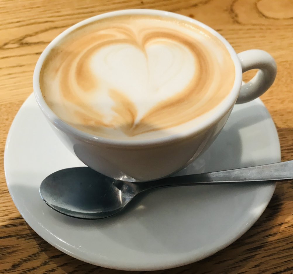 カプチーノ😋 イタリア料理🇮🇹 食後の至福のひと時 今日も元気な一日に😇 心も身体も健康で楽しい毎日を！ フォロワーさん募集中！😇🎉 🥘 🌎 ♨️