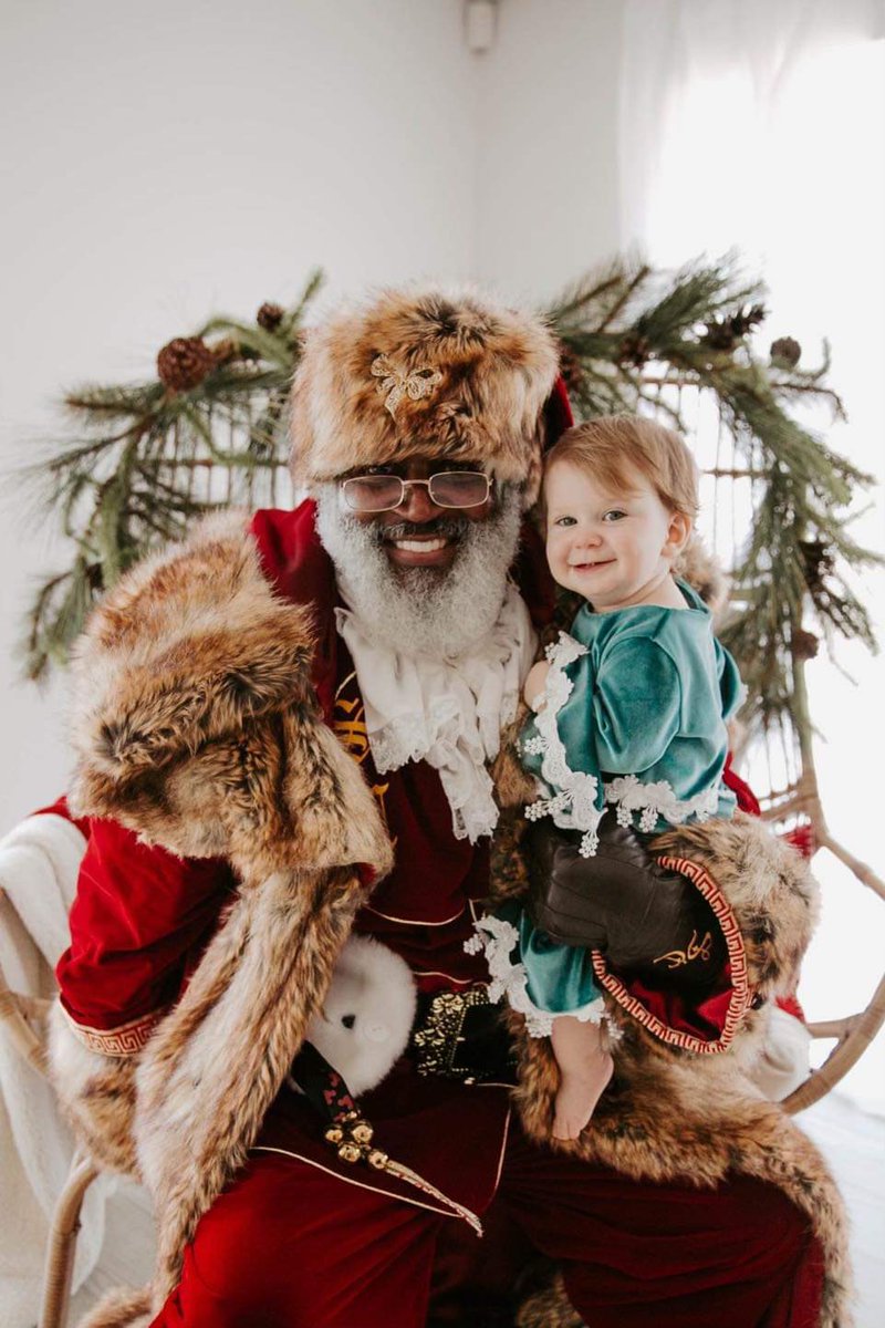 TheSantaBlair's tweet photo. She doesnβt see color she sees Santa! #SantaBlair #RepresentationMatters #tiktokSanta #SantaforAll #tistheseason #joytotheworld https://t.co/ZEfPzrIzYY