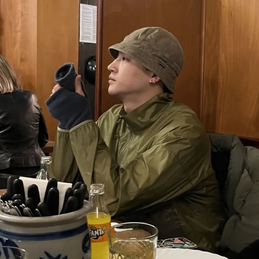 jaybjnk's tweet photo. jenbeom in paris? 🥹🫶🏻 https://t.co/9Buz5sBPKy