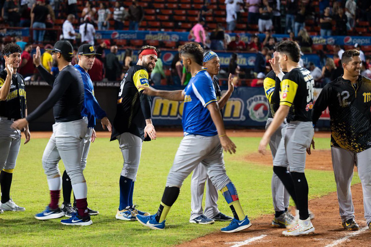 Magallanes_News's tweet photo. Mañana comienza una semana CLAVE para el equipo, comenzamos la semana enfrentando a Bravos de Margarita.

De los cuatro juegos que se jugarán, tres de ellos son en CASA. A buscar la clasificación equipo ¡VAMOS VAMOS!💪🏻🤞🏻

#VamosMagallanes🚢 https://t.co/ZF4stdODG2