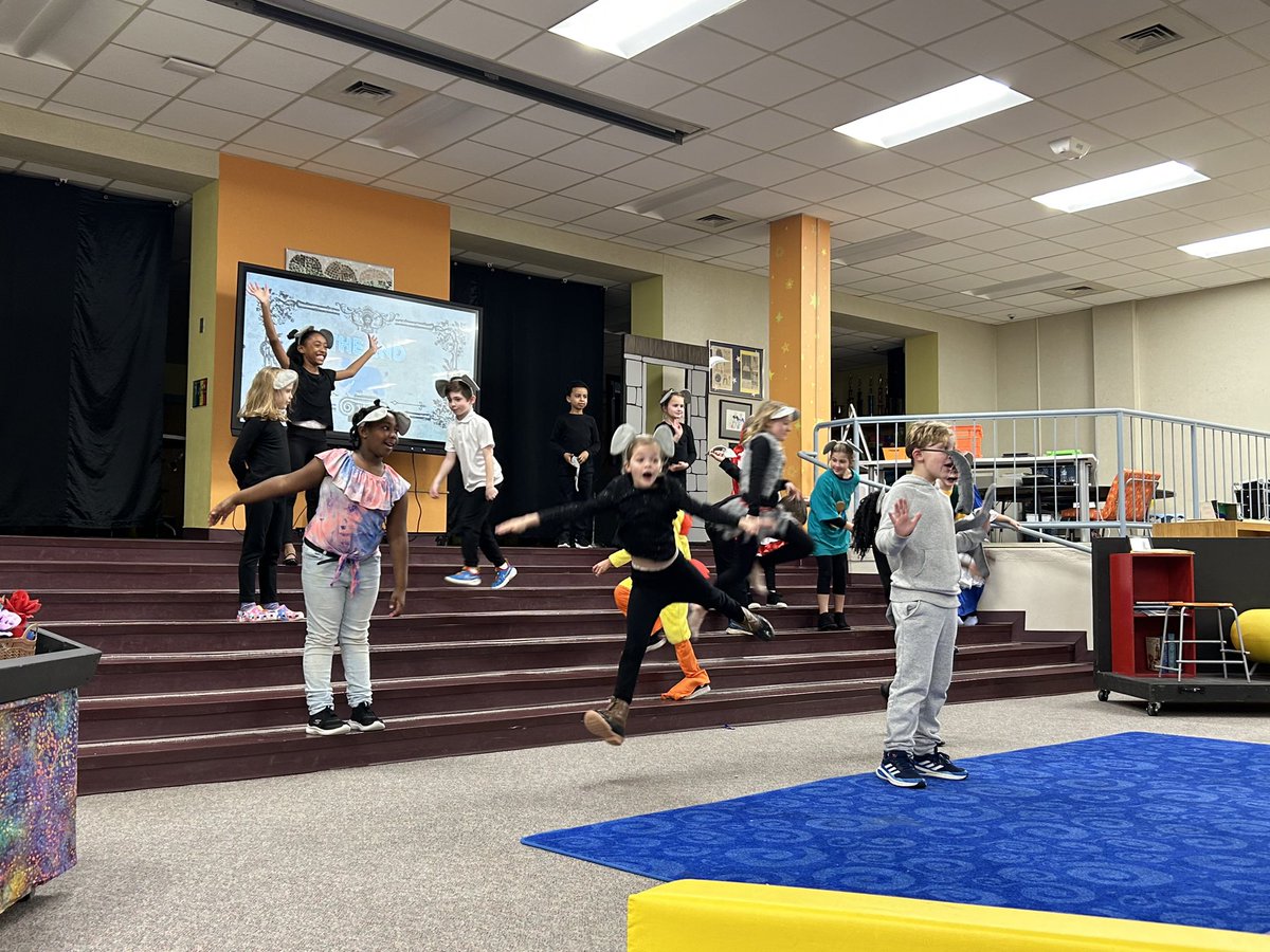 HunterESDrama's tweet photo. You might think it’s crazy to do a play the last week before winter break, but these young people are crazy talented and they rocked it! https://t.co/AjGnTyhQXG