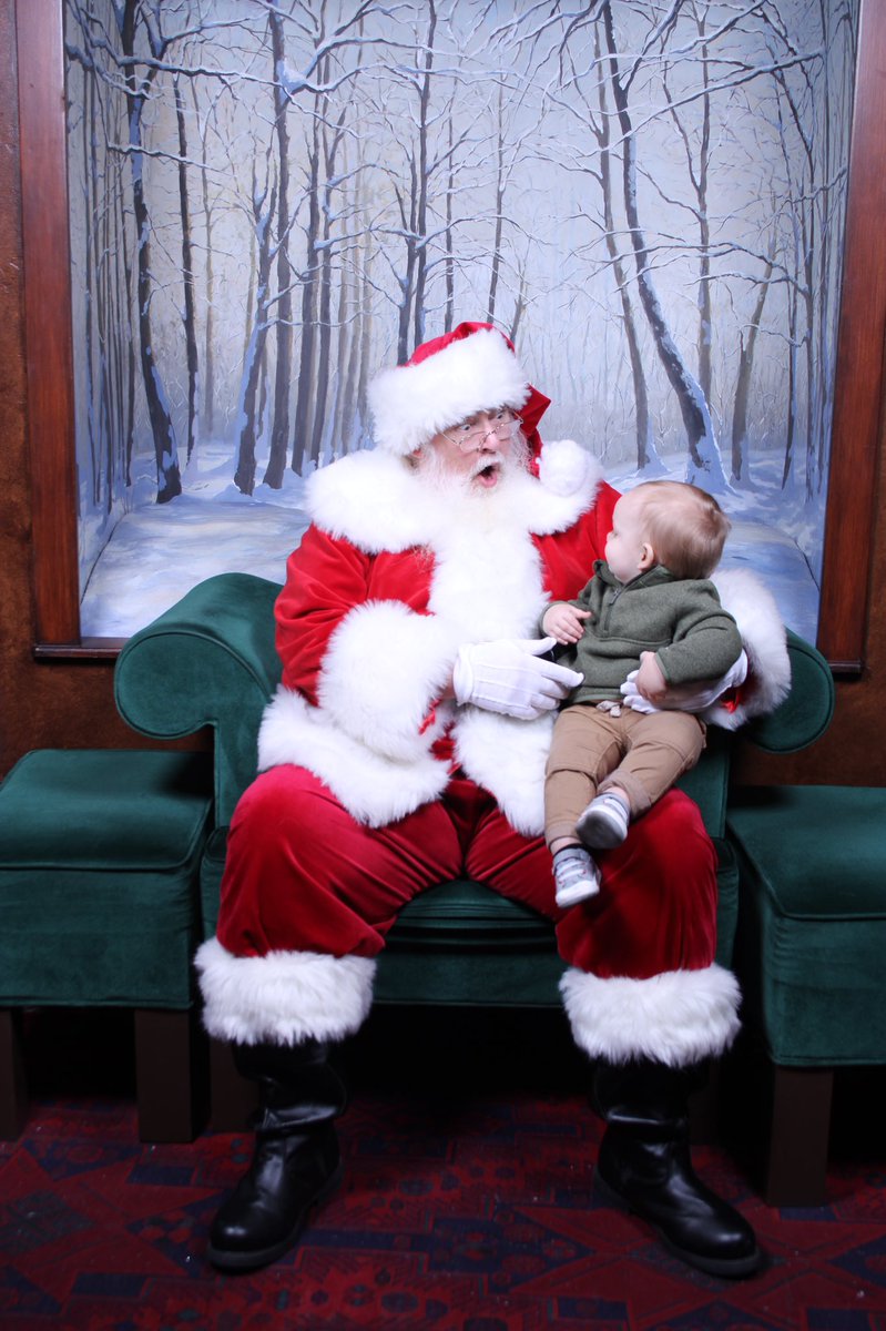 JakeOctane's tweet photo. Took my youngest to meet Santa and ended up with this gem of a photo! https://t.co/JgwgjgnVK4