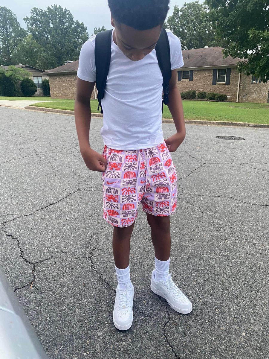 CeoKreflo's tweet photo. Kaiden Wayneโs 1st day of Middle School #BigDripper #timeflies #likefatherlikeson #mywholeheart ๐ฏ๐ค๐คโพ https://t.co/aIGMDJHsIT