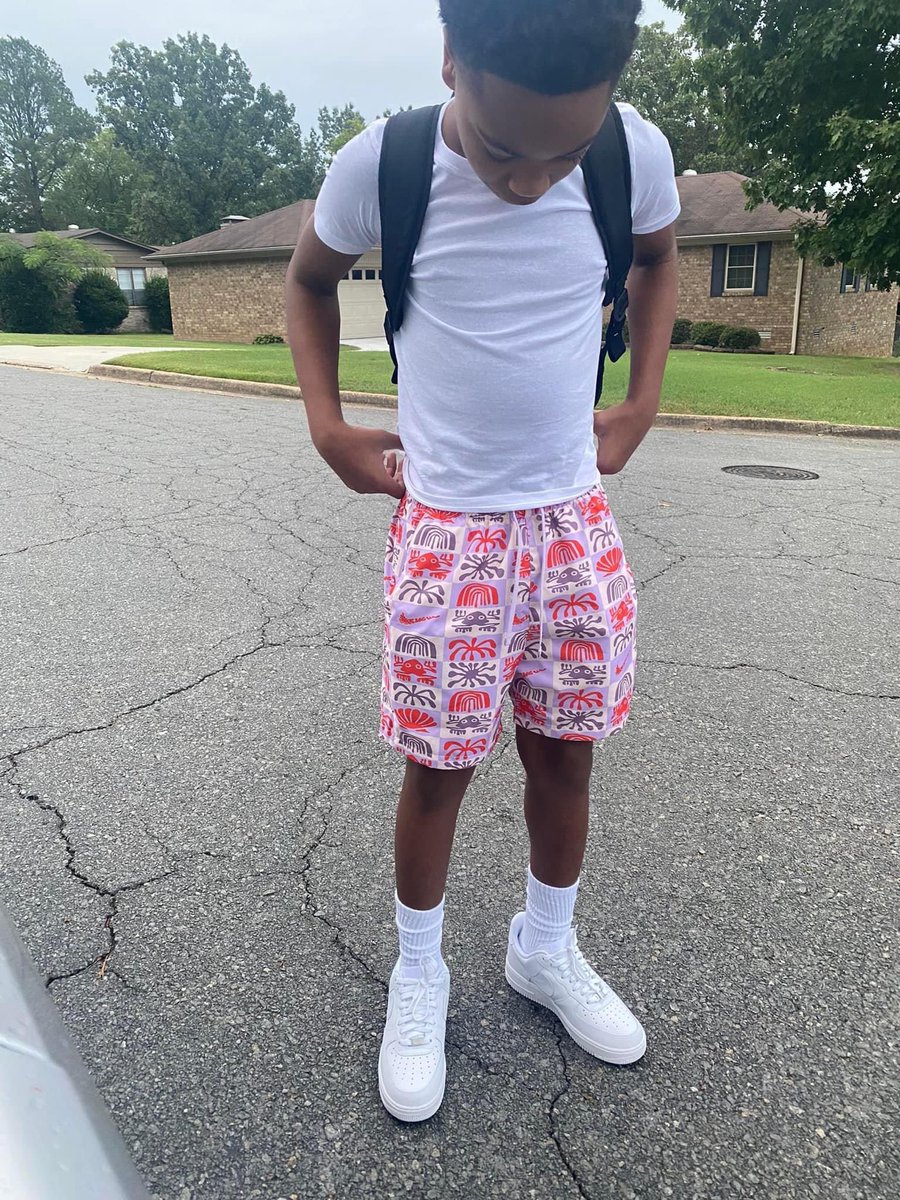 CeoKreflo's tweet photo. Kaiden Wayneโs 1st day of Middle School #BigDripper #timeflies #likefatherlikeson #mywholeheart ๐ฏ๐ค๐คโพ https://t.co/aIGMDJHsIT