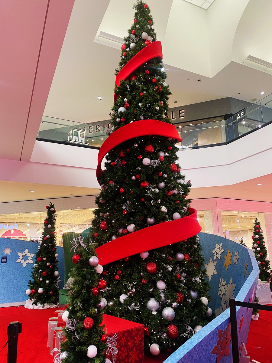 ShopGlendale's tweet photo. In case you were wondering, the Santa set is ready and available for just a few more days for your family holiday photos! Best time to come: 11 am until 6 pm. 🎄 Walk-ups are always welcome and our lovely Lower Macys entrance is your best bet on quick and easy access. https://t.co/mfwqeNpkWb