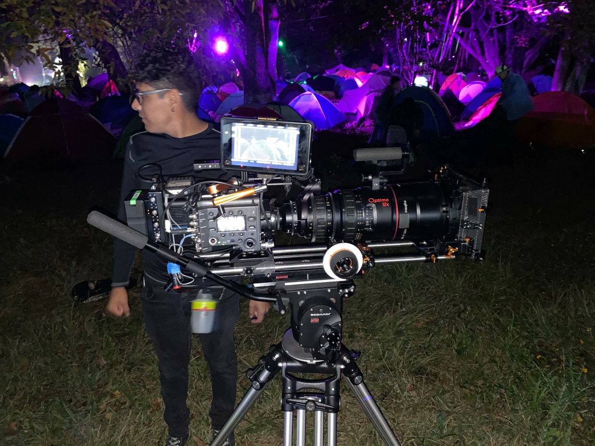 simplementeMX's tweet photo. Proyecto con nuestra cámara Sony Venice, óptica @AngenieuxLenses Optimo 12x Zoom Super35 y monitor @AtomosGlobal Shogun 7HDR Pro. Equipos disponibles para rentar
#RentasSimplemente #SonyVenice #Angenieux #Optimolense #AtomosShogun #produccion #postproduccion https://t.co/lIgPZLbDii