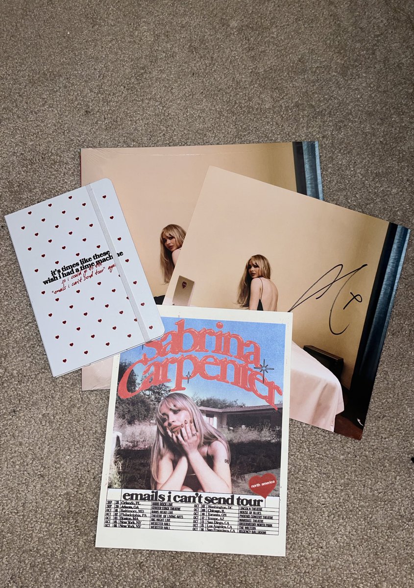 grantsmywishes's tweet photo. i’m doing a giveaway! i know the holidays can be tough so i made sure to have extras for those who couldn’t get them! 

to enter:

- follow myself &amp; retweet this post
- reply with your favorite song off emails i can’t send 

ends january 1st 💌 https://t.co/7lLoXROy1a