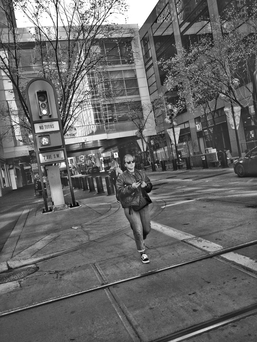 StreetScotty's tweet photo. #StreetPhotographyTribe #StreetHunters  #thestreetphotographyhub  #Streetleaks #CityGrammers #streetsincanada  #urbanstreetphotogallery #blackandwhitephotography  #streetphotographersinternational #ricohgr2 https://t.co/meclirlQhN