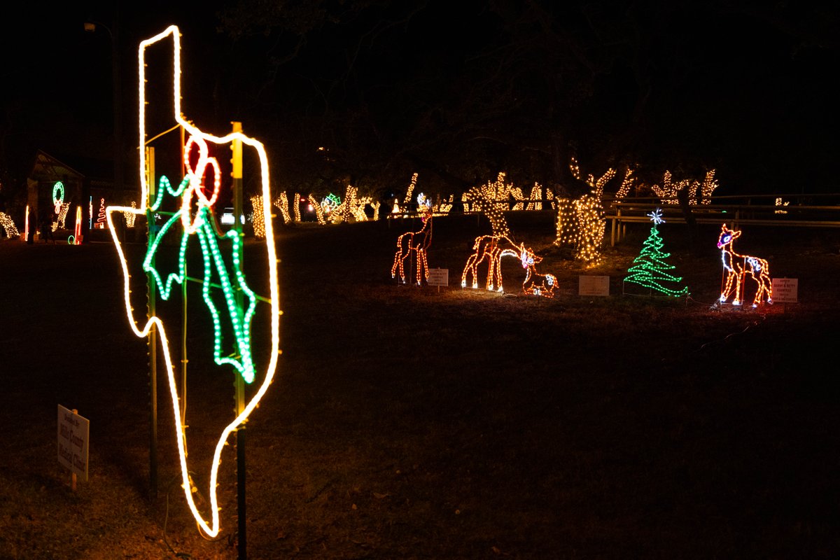 cttcfiber's tweet photo. Who knew such wonderous Christmas light displays were so close to home? Visit the Light Extravaganza in Goldthwaite's City Park and San Saba's Dancing Lights at Mill Pond Park for some magical moments this holiday season! https://t.co/L9gs4kDHEN