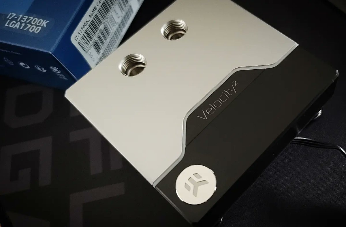 EnviousMods's tweet photo. The LabelX PC Mod just got its 13700K i7 & a proper @ekwaterblocks Quantum Velocity² waterblock!
#ekwaterblocks #ekwb #intel #13700k #enviousmods #CES #CES2023 #LabelX #bequiet #asus #patriot https://t.co/iNyb4ua8LK